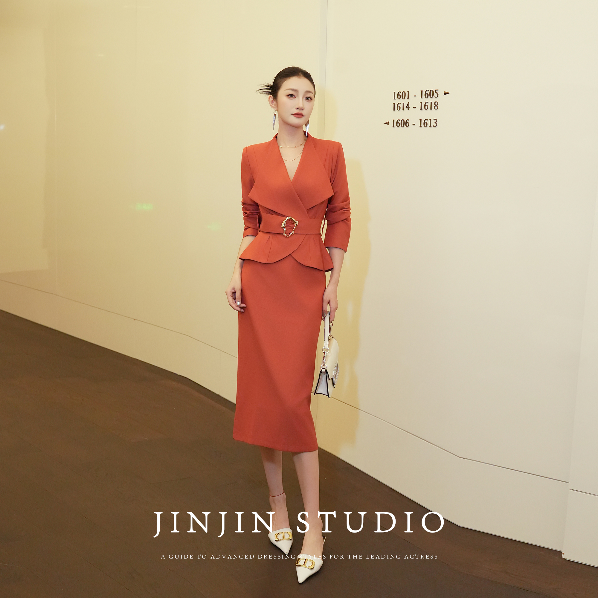 V领西服收腰时尚半身裙套装