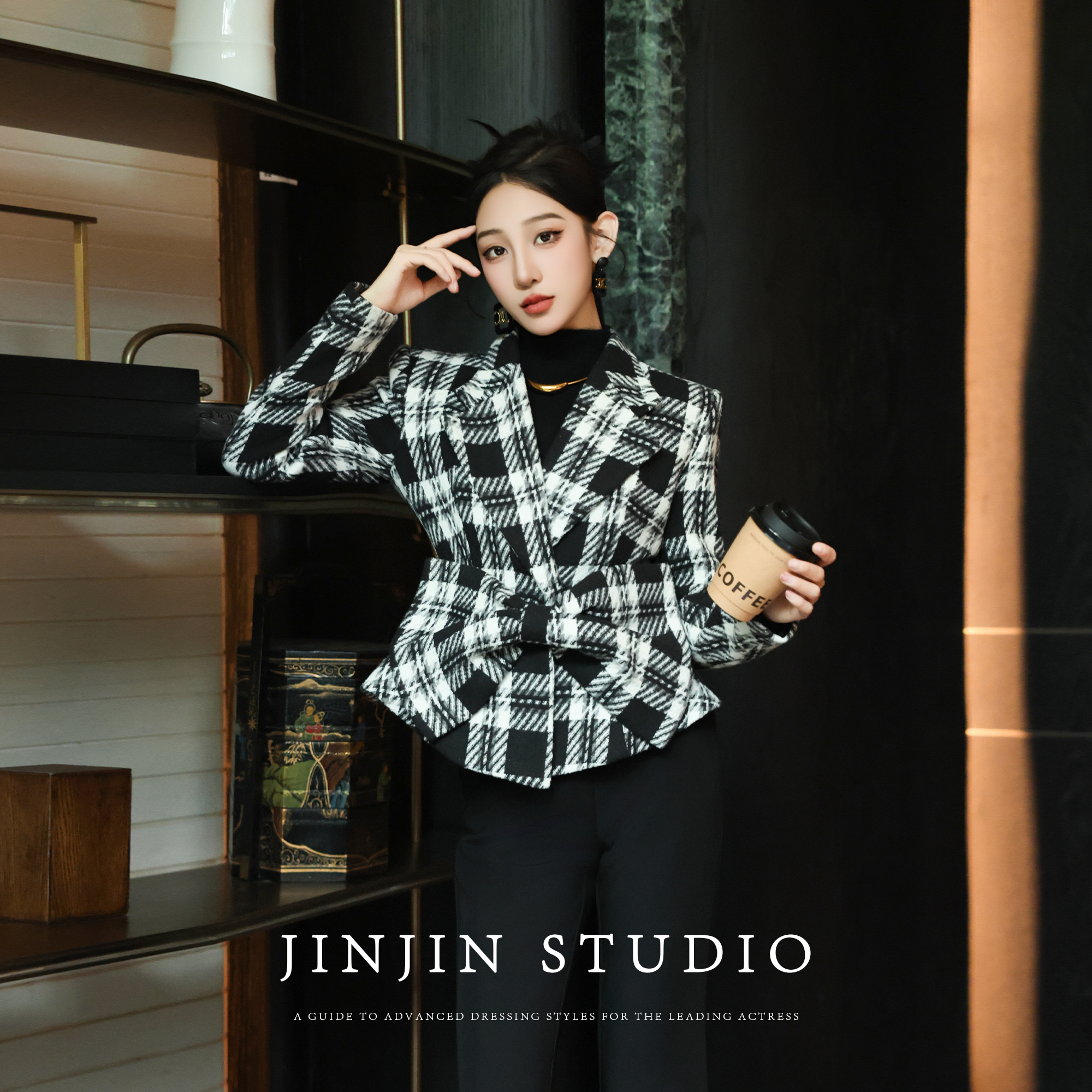 时尚撞色蝴蝶设计感短款长袖外套