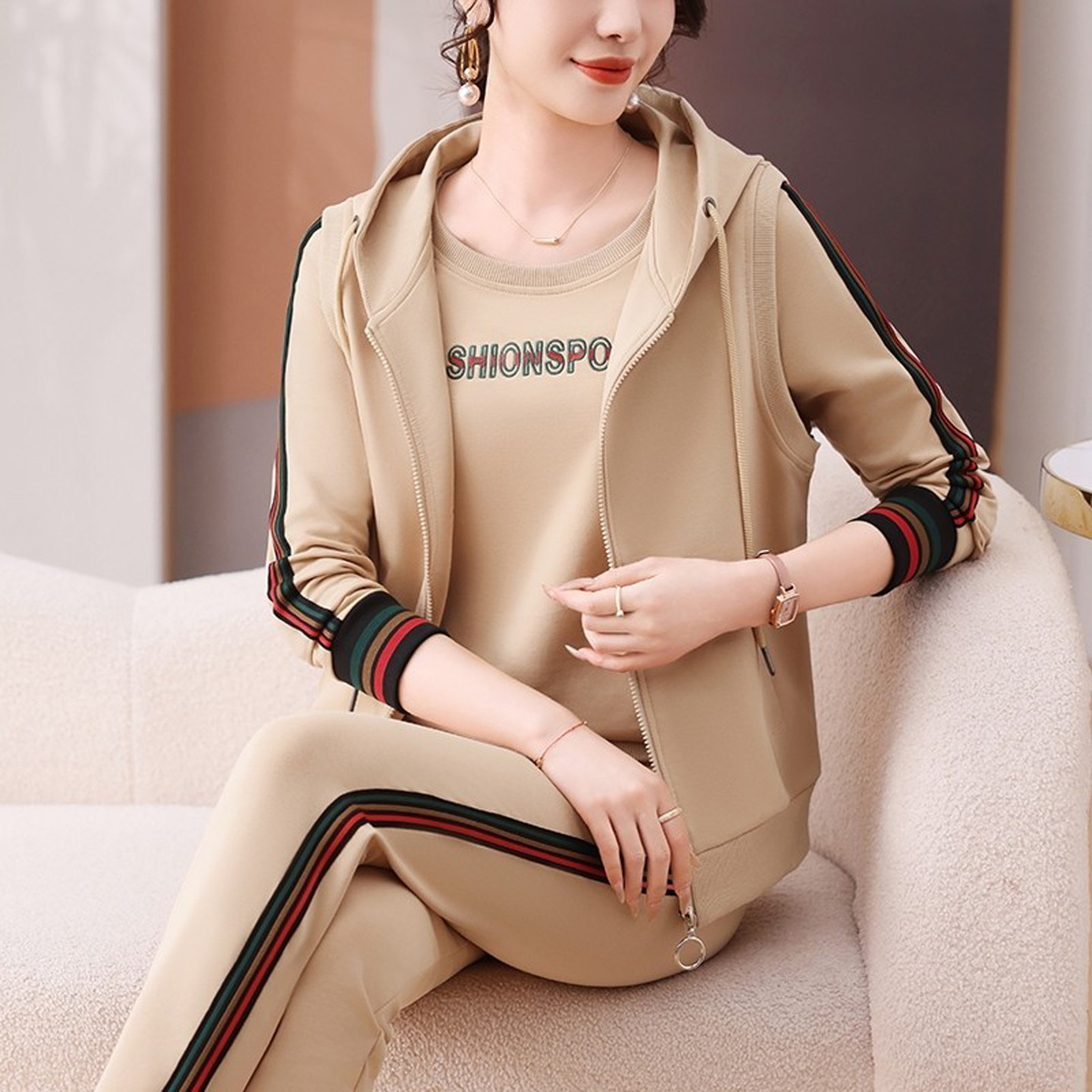 中老年运动服套装女春秋新款中年人高端休闲高级感马甲三件套春装