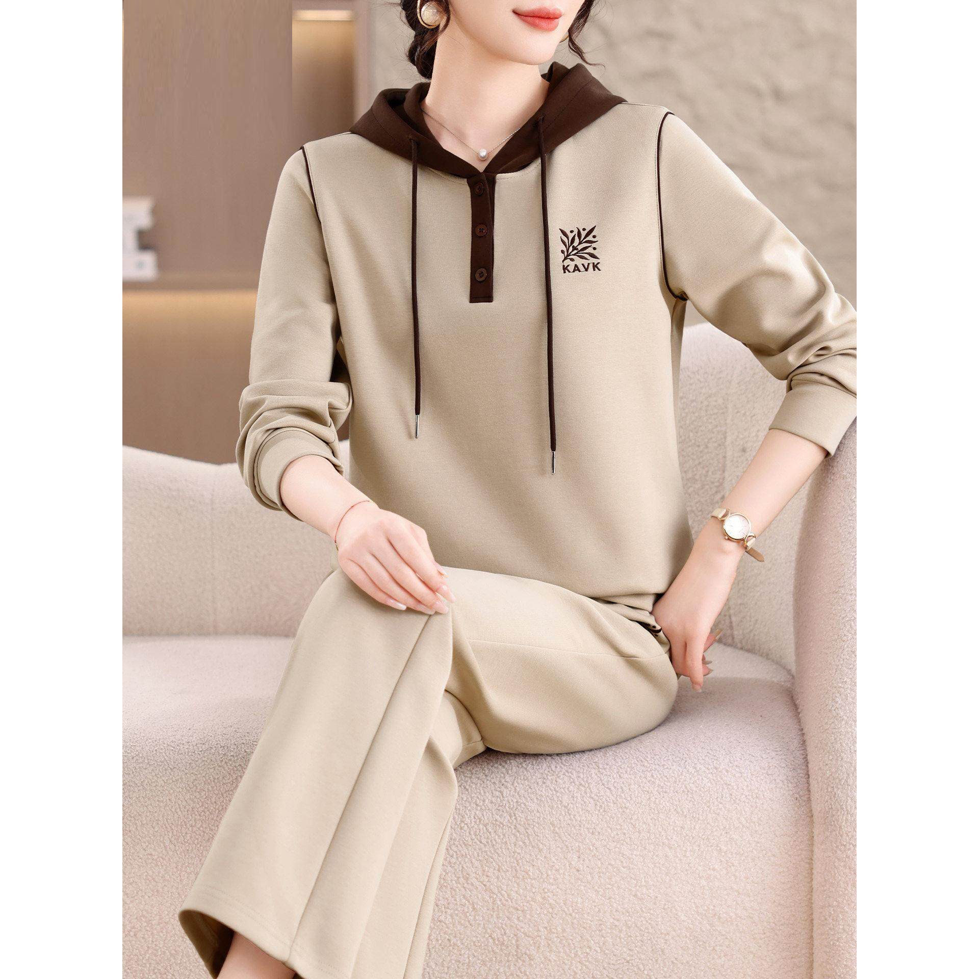 高端妈妈春装休闲运动服套装女洋气时尚中老年春秋季连帽套头卫衣