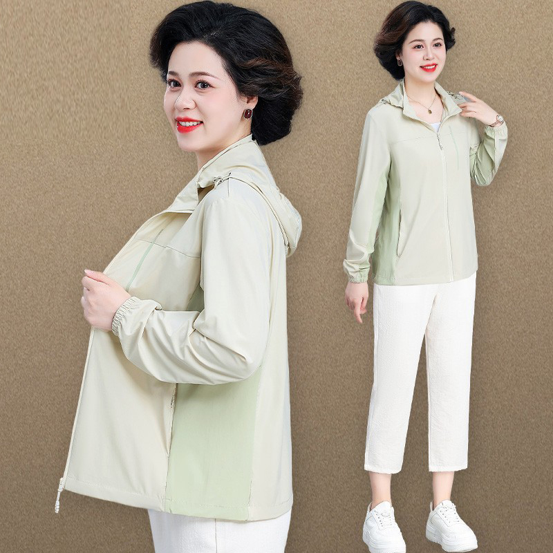 中老年妈妈防晒衣女夏季薄款宽松大码连帽外套冰丝开衫上衣服洋气