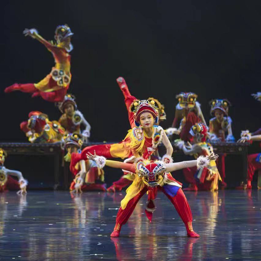 小小苗狮戏高台演出服表演服装，