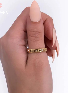 罗马字钛钢指环戒指女镶钻镂空镀18K玫瑰金ins流行女戒指情侣对戒