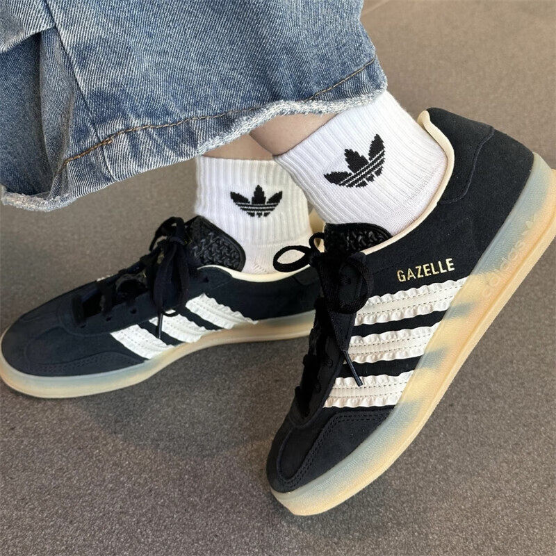 阿迪达斯（adidas)INDOOR黑色百搭舒适休闲运动低帮板鞋JS1412