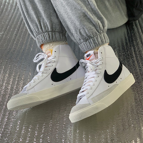 运动休闲板鞋Nike系带高帮男