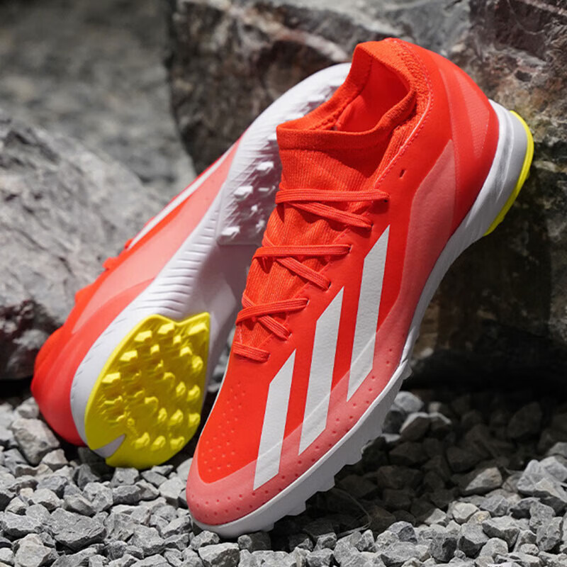 阿迪达斯TF钉鞋轻便透气足球鞋