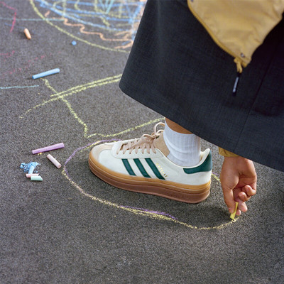 阿迪达斯ADIDAS 女子三叶草 GAZELLE BOLD 休闲鞋 ID7056