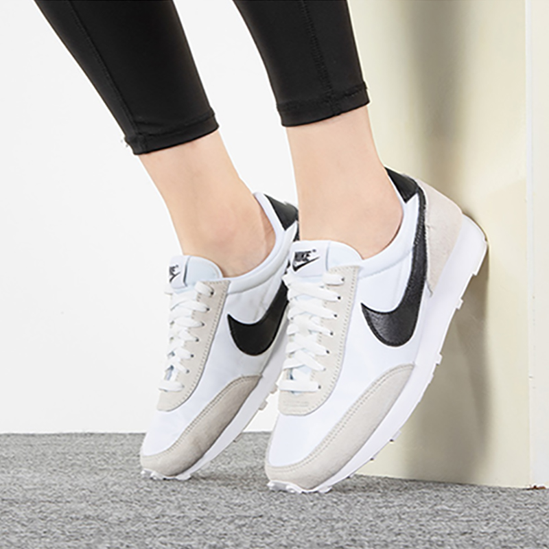 耐克透气女子系带休闲运动鞋