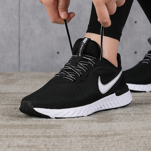 Nike耐克女鞋秋季新款低帮轻便缓震舒适透气休闲跑步鞋CZ8590-001