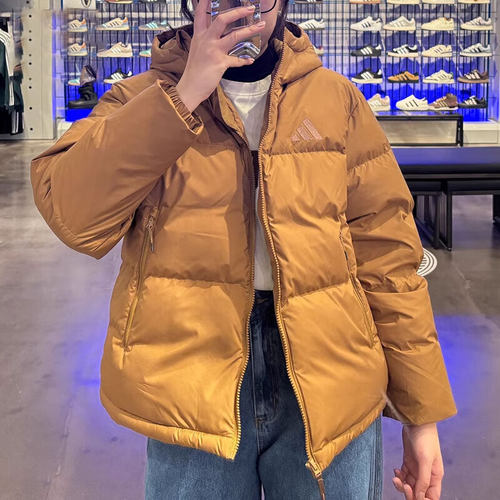阿迪达斯adidas女子刺绣logo连帽舒适短款防风羽绒服外套 JV6191