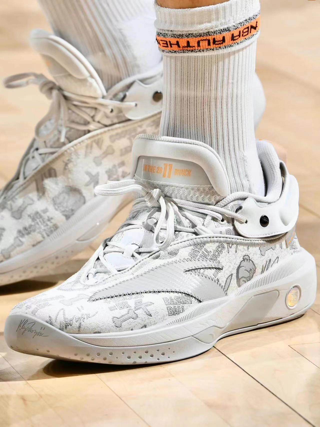 ANTA KT8安踏氮科技高颜值专业实战低帮篮球鞋圣诞配色克莱汤普森