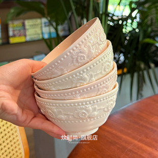 法式乡村风陶瓷餐具家用好看的草莓浮雕米饭碗精致雕刻纯白早餐碗