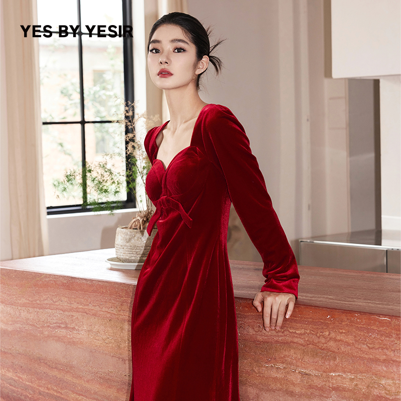 红珊瑚丝绒蝴蝶结轻礼服