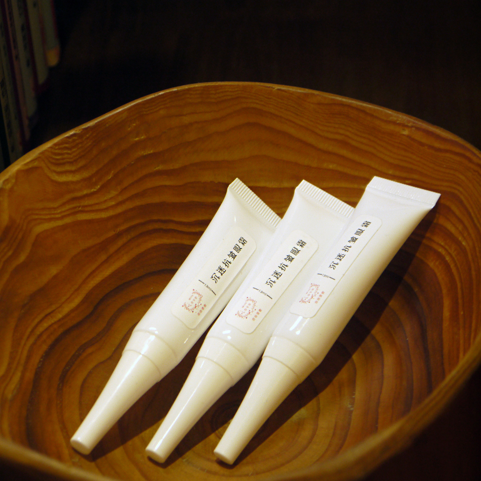 眼霜2012年出品的高能量植物精油产品 檀香玫瑰 淡干纹 沉迷