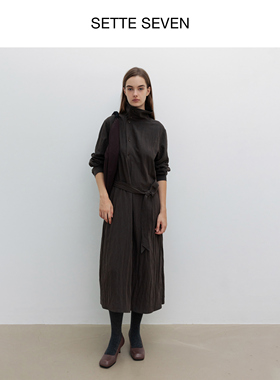 SETTE SEVEN·斜翻立领单排扣收腰连衣裙女秋冬褶皱肌理长款A字裙