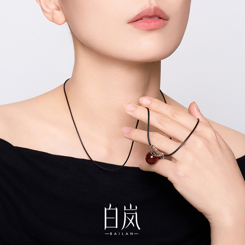 白岚蝶翼项链琥珀蜡绳小众轻奢配饰女吊坠新款毛衣链XL4801