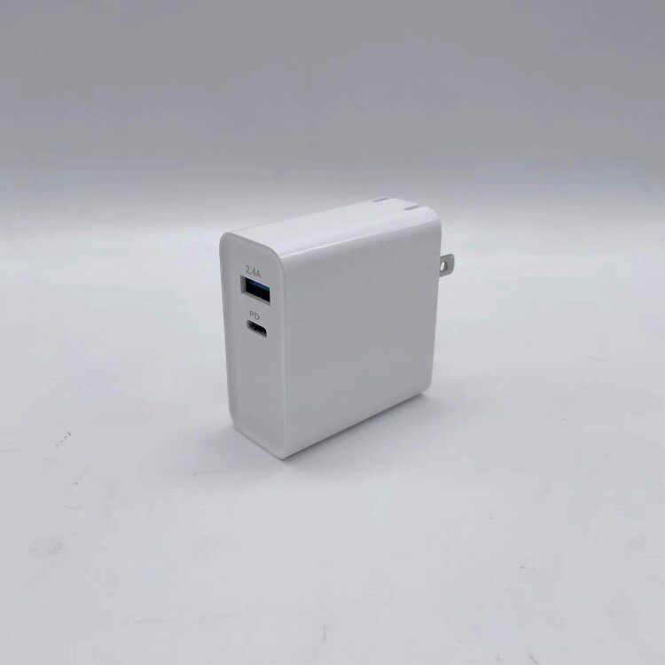PD快充快速充电器30W适用苹果iPhone12/13闪充18W usb口2.4A输出高性价比高么？
