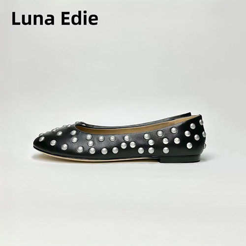 Luna Edie 复古铆钉浅口平底单鞋