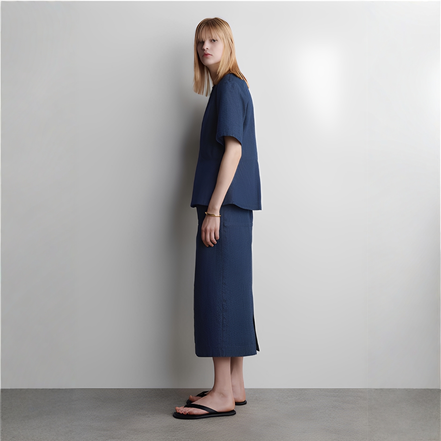 修身版型丹宁牛仔铅笔裙靛蓝色