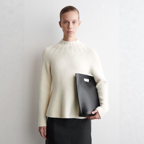 修身版型荷叶边下摆羊毛毛衣