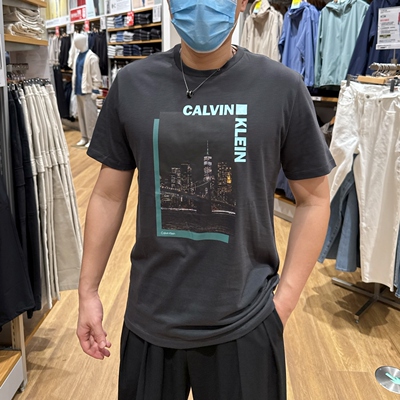 CK男士休闲城市印花圆领短袖T恤