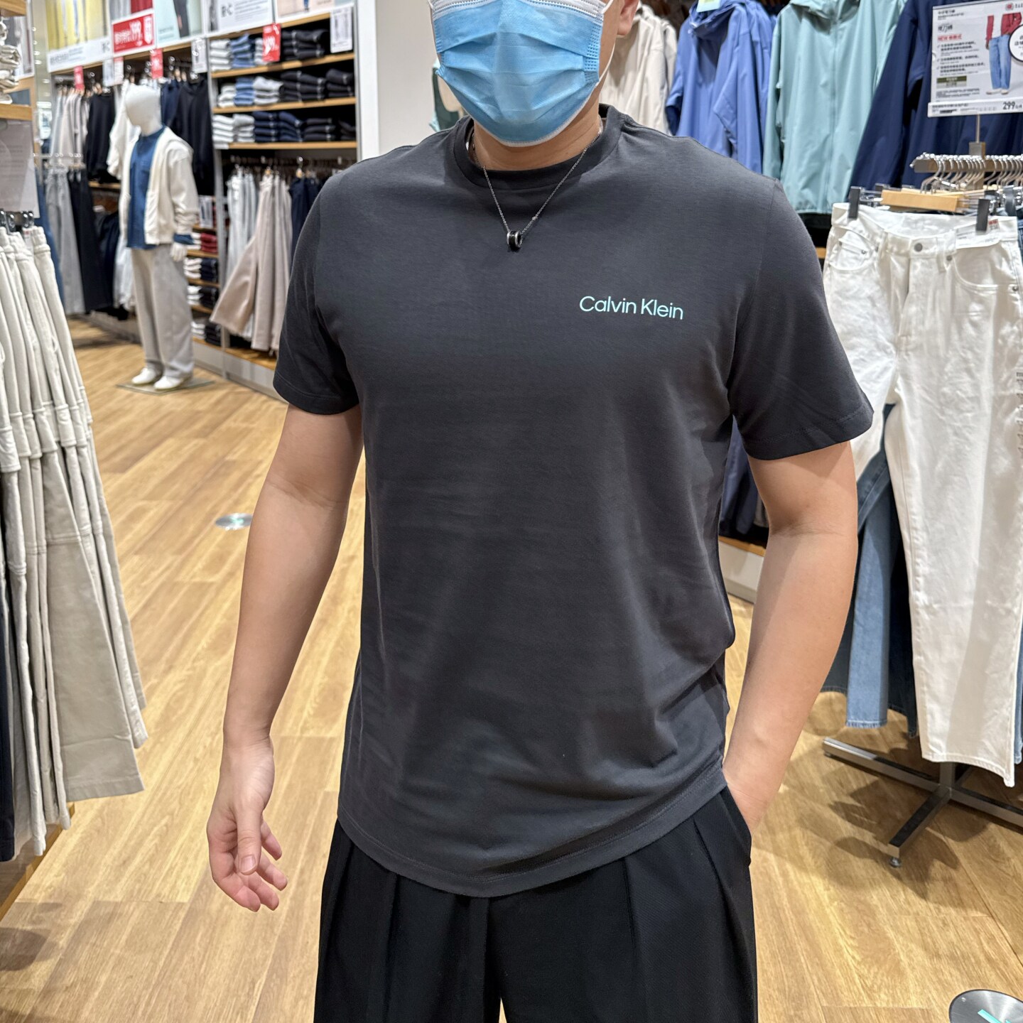 26夏季CK Calvin Klein男士休闲时尚LOGO印花纯棉透气圆领短袖T恤 - 实物图