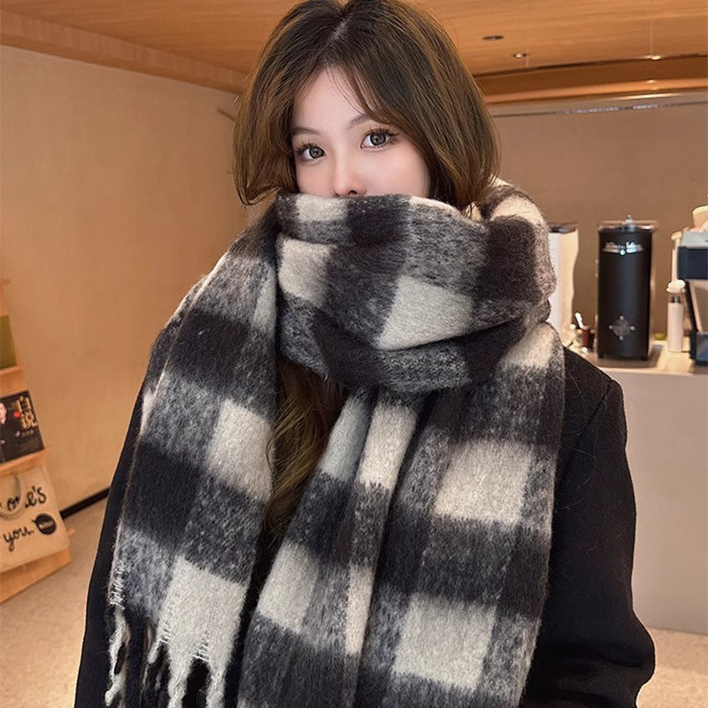 网红同款冬季大围巾女潮高级感拼色格子保暖加厚韩版百搭披肩围脖