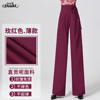 Тонкие женские брюки розово-красного цвета с завязкой спереди.