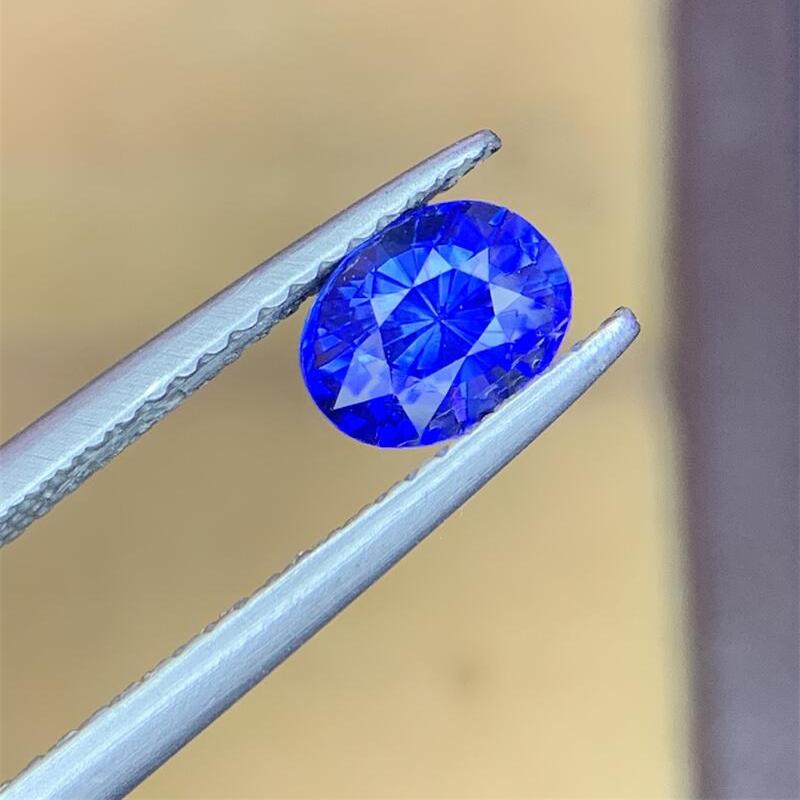 1.07克拉天然蓝宝石镶嵌裸石晶体透满火彩附国际证书耳饰项链悠