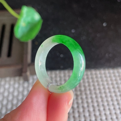 天然缅甸高端翡翠a货冰种飘绿指环戒指xcbr