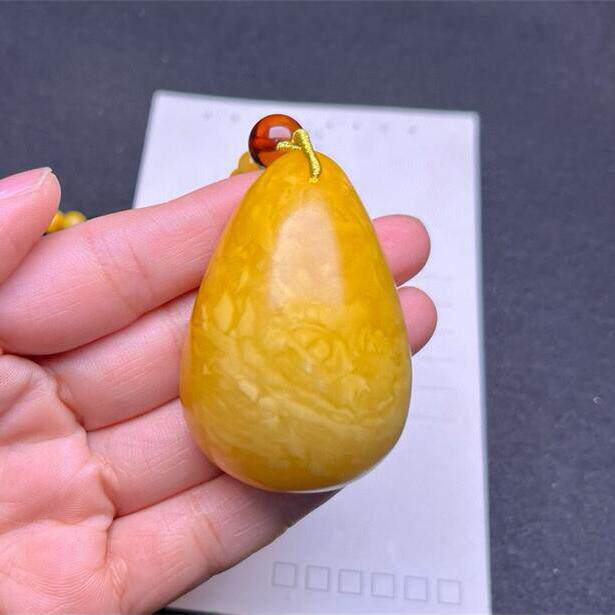 天然俄料原矿鸡油黄橘皮老蜜蜡水滴女款项链吊坠30.1克无烤色