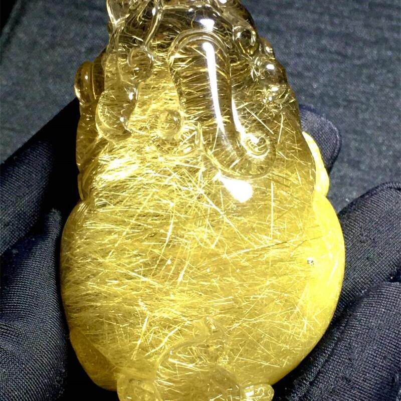 天然水晶金发晶巴西板钛晶猫眼貔貅手把件153.55克原矿顺发邮