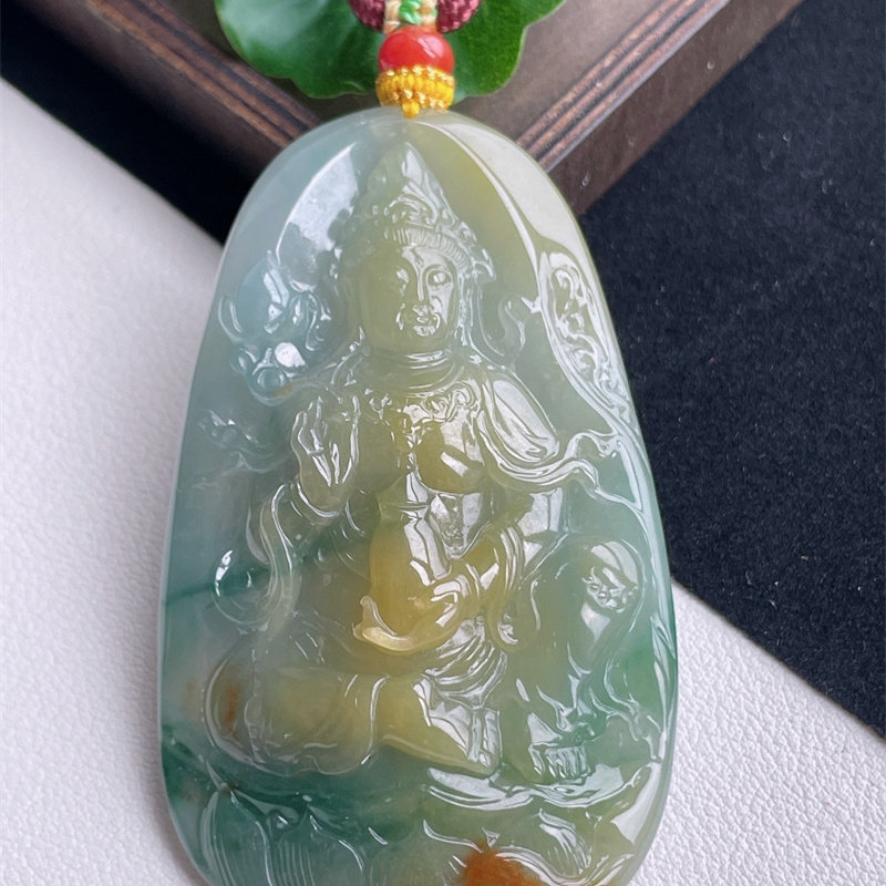 天然缅甸A货翡翠a货冰种黄翡飘花大势至菩萨项链吊坠52.11克即