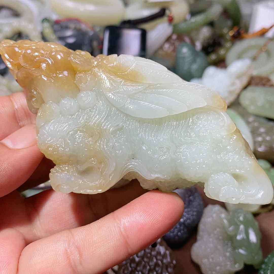 手工雕刻新疆天然新疆切末糖白天然玉石苏工雕刻貔貅手把件zqyx
