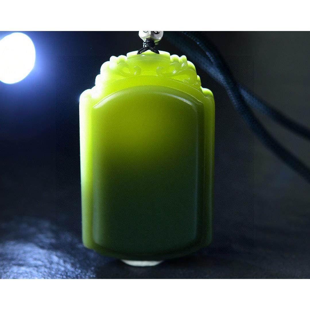 天然和田玉沙枣青籽料平安无事牌吊坠项链 温润细腻 润度十足cs0