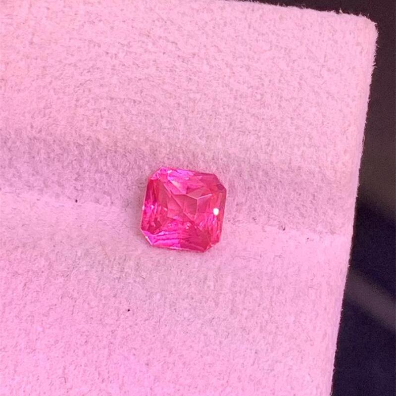 1.1克拉天然无烧莲花色马亨盖尖晶石裸石透满火彩吉尔德证书悠