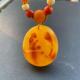 天然俄料原矿俏色巧雕蜜蜡悟道项链吊坠17.88g无优化无烤色琥珀速