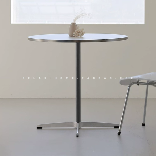 Изображение столовое блог в стиле среднего звена