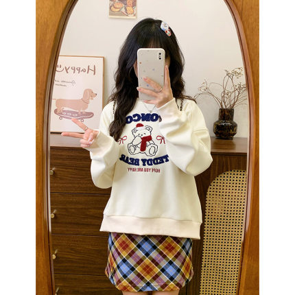 红续植绒围巾小熊杏色加绒加厚圆领卫衣女甜妹小个子长袖冬季新款