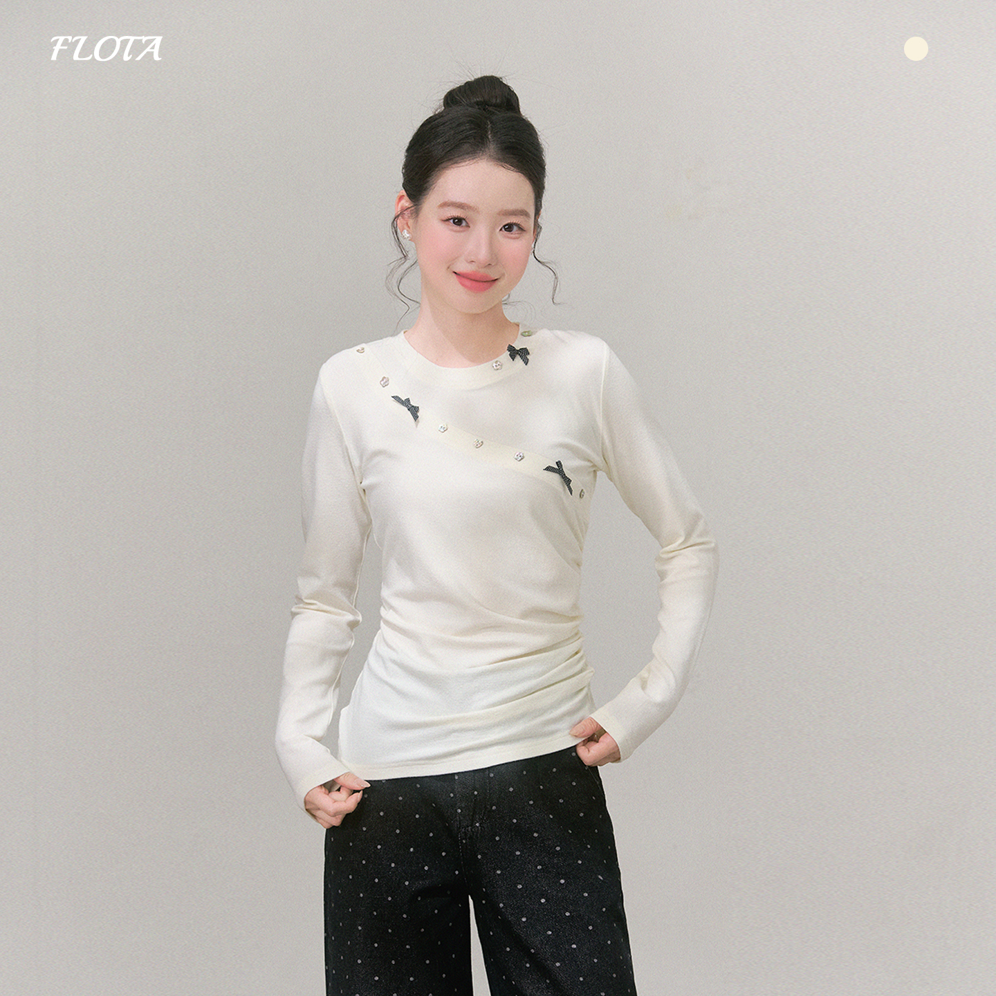 韩系甜美别致立体装饰长袖打底衫秋季新款修身显瘦圆领内搭上衣女