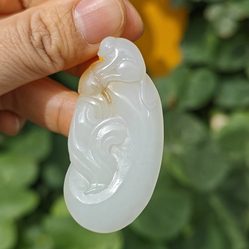 如意玉都-新疆和田玉且末玉糖白玉生肖猴吊坠男女皆可佩戴24克