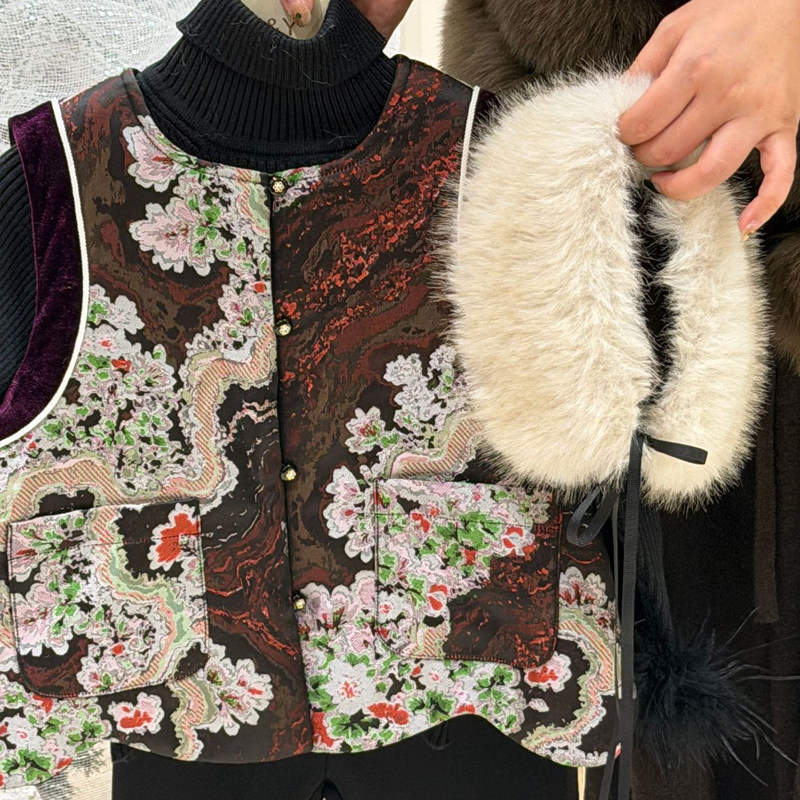 可拆卸刺绣设计感夹棉无袖马甲