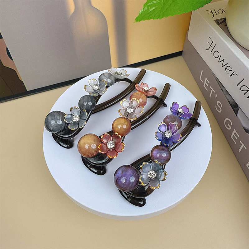 高级感五瓣花珠珠盘发2025新中式花朵扭扭夹后脑勺鲨鱼夹子一字夹