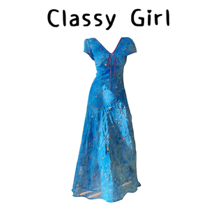 2026夏季 法式 蓝色显白斜裁印花刺绣V领长裙气质短袖 连衣裙女 新款