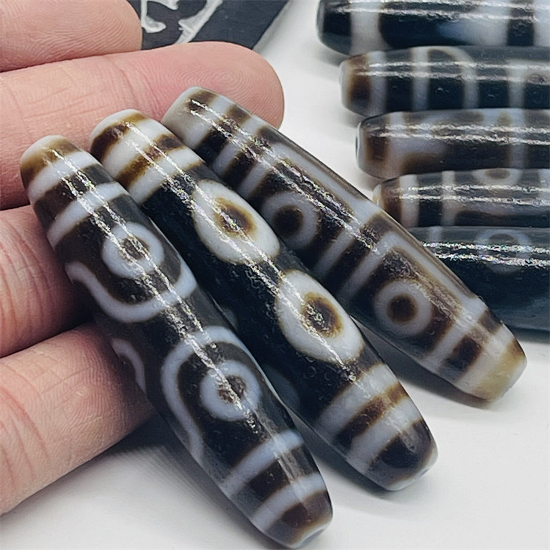 包浆玛瑙虎牙三六九眼天珠吊坠