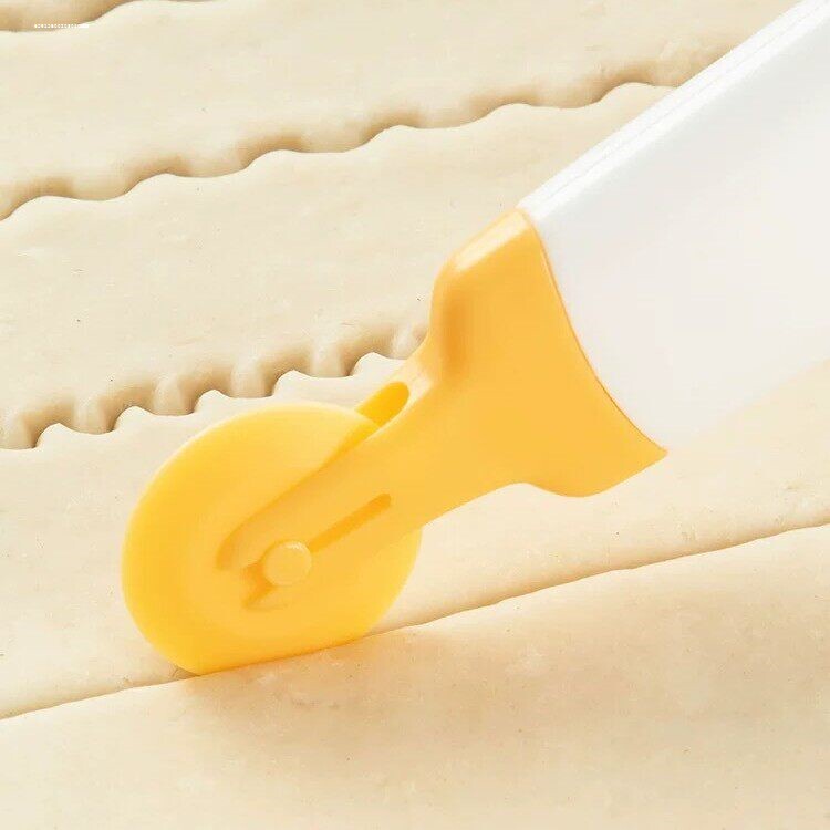 披萨打孔器不锈钢比萨面饼滚针烘焙面皮滚刀排气饼干扎孔器切面刀