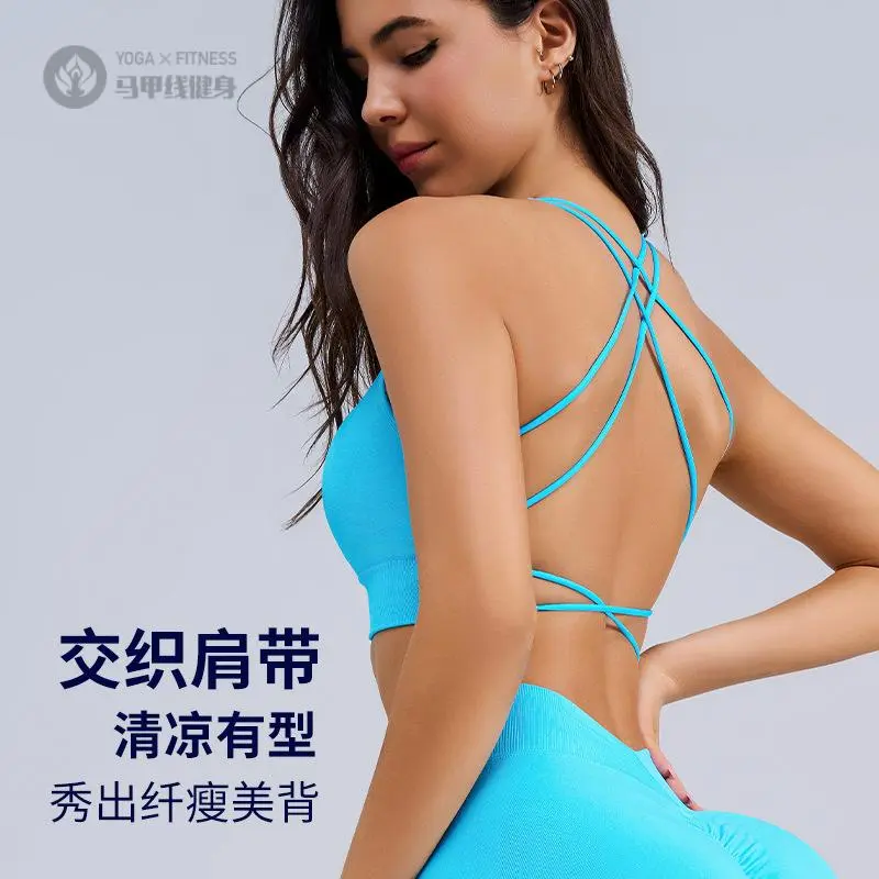 细肩带运动内衣女中强度防震交叉