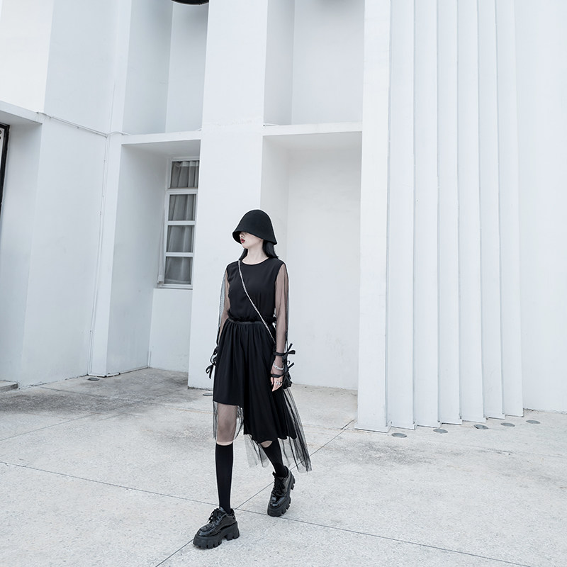 chicsky原创暗黑不规则小黑裙小众设计感黑天鹅网纱袖连衣裙女夏