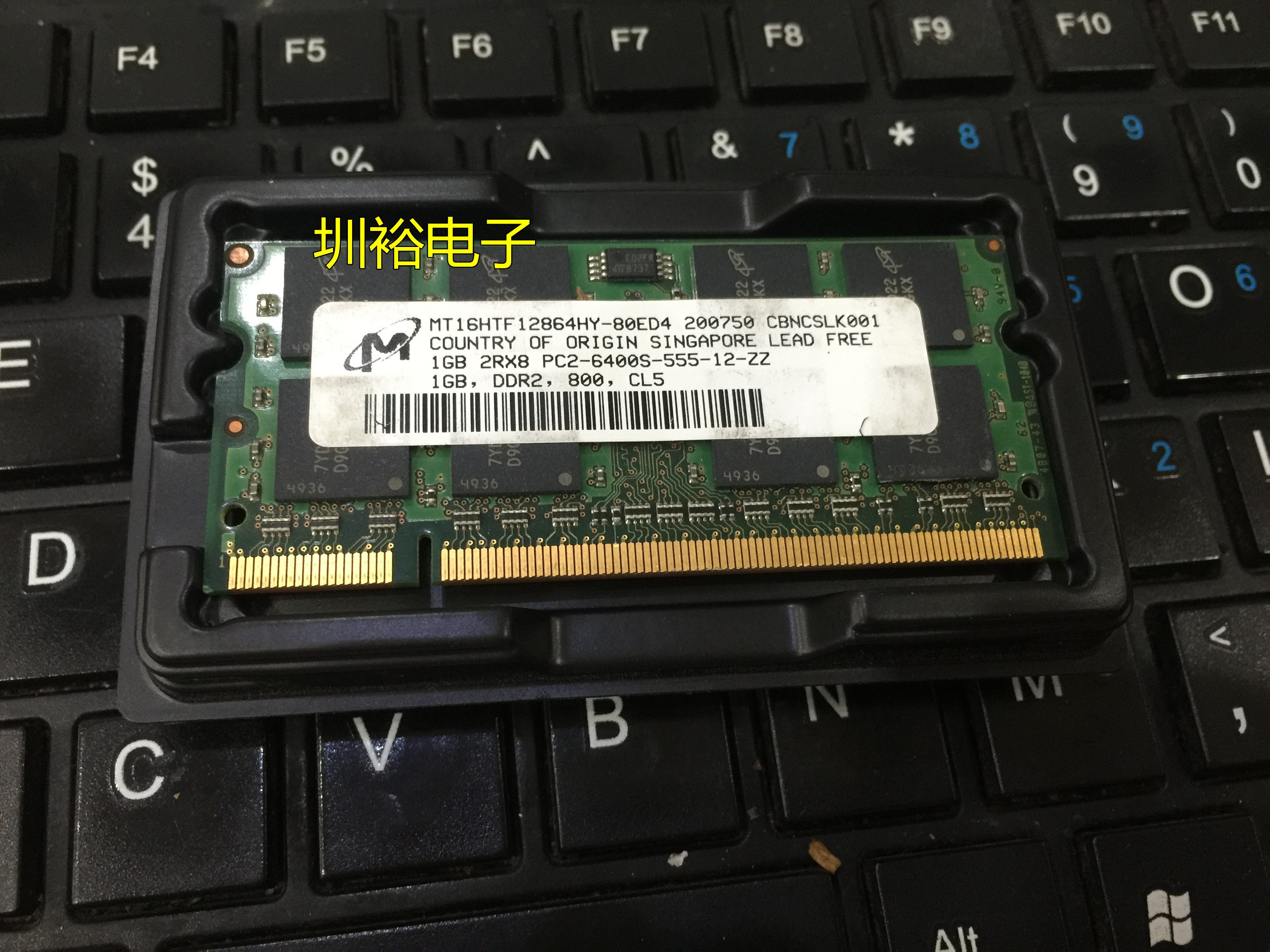 镁光 MT16HTF12864HY-80ED4 1GB 2RX8 PC2-6400S-555-12内存条