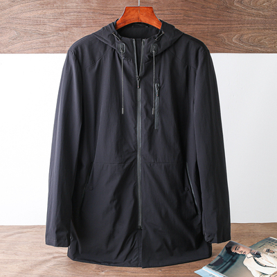 款式简洁与众不同黑色连帽风衣